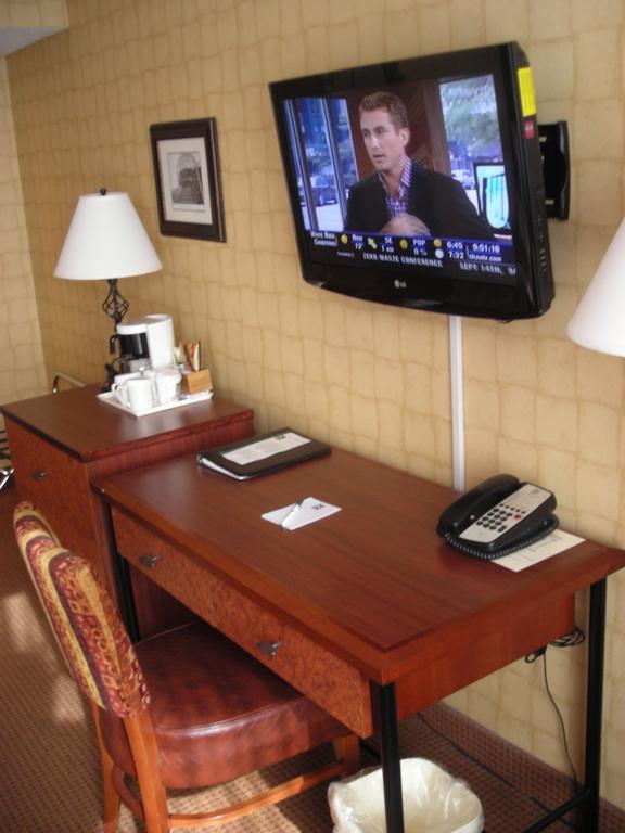 Quality Hotel Downtown-Inn At False Creek Ванкувер Номер фото