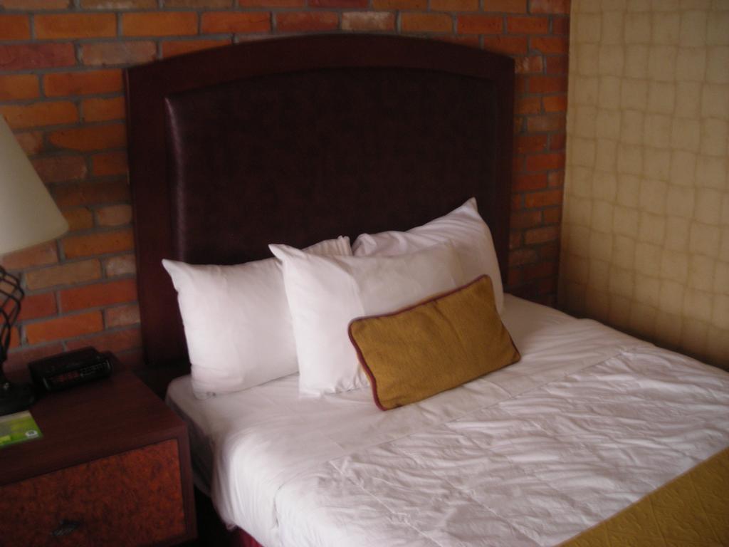 Quality Hotel Downtown-Inn At False Creek Ванкувер Номер фото