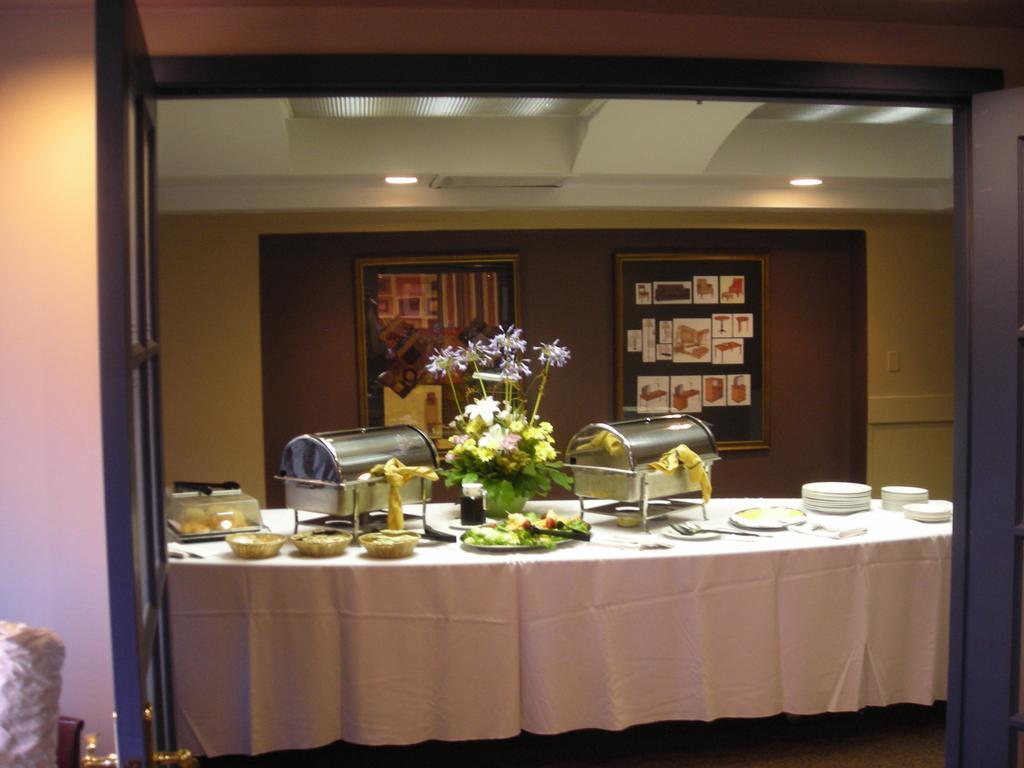 Quality Hotel Downtown-Inn At False Creek Ванкувер Номер фото