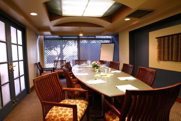 Quality Hotel Downtown-Inn At False Creek Ванкувер Удобства фото