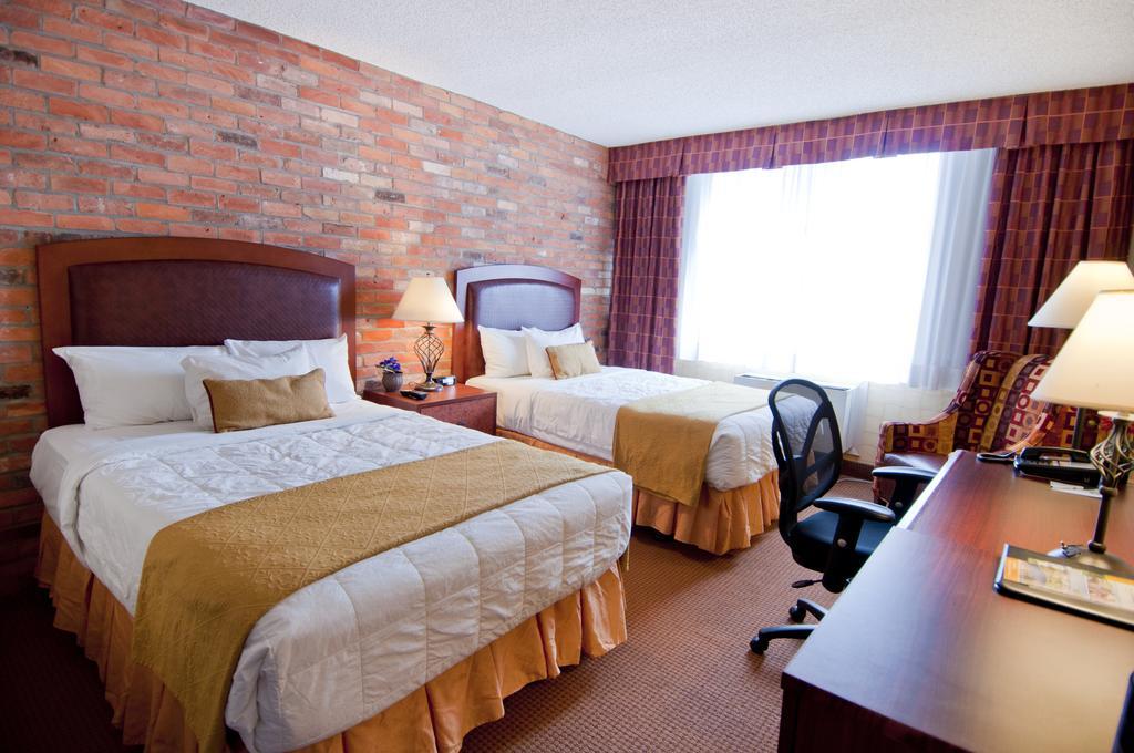 Quality Hotel Downtown-Inn At False Creek Ванкувер Экстерьер фото