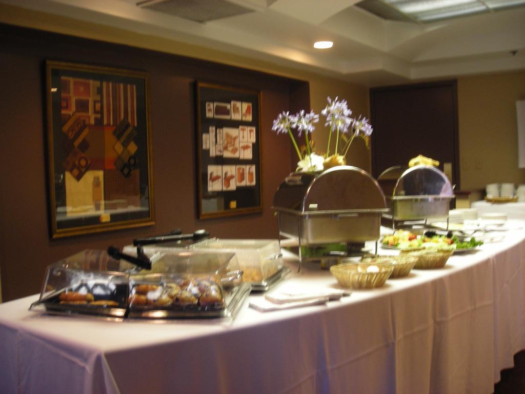 Quality Hotel Downtown-Inn At False Creek Ванкувер Экстерьер фото