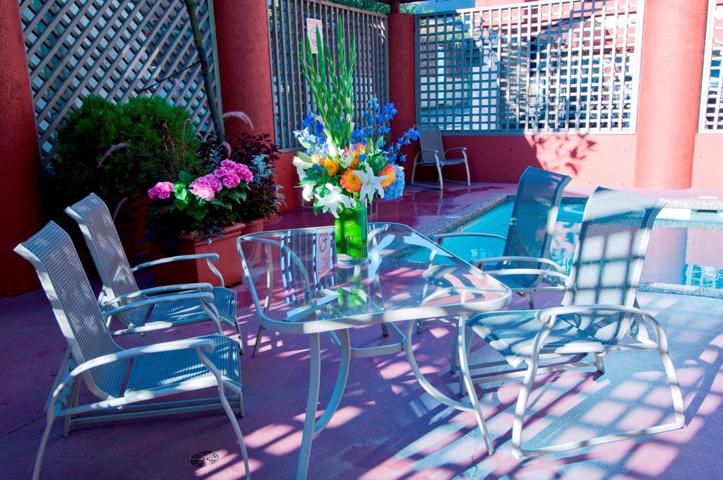 Quality Hotel Downtown-Inn At False Creek Ванкувер Удобства фото